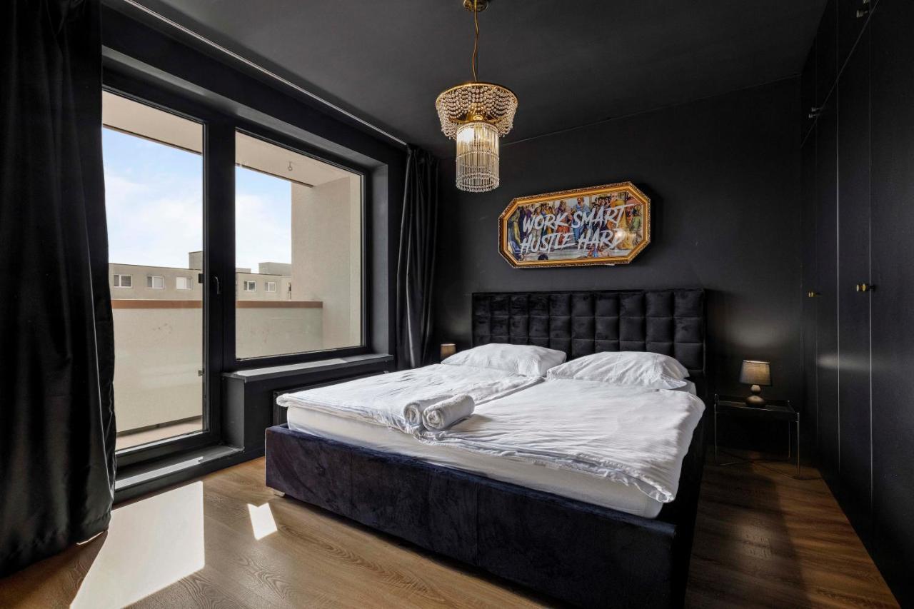 Lam Black - Ac - Balcony Apartment Братислава Екстериор снимка