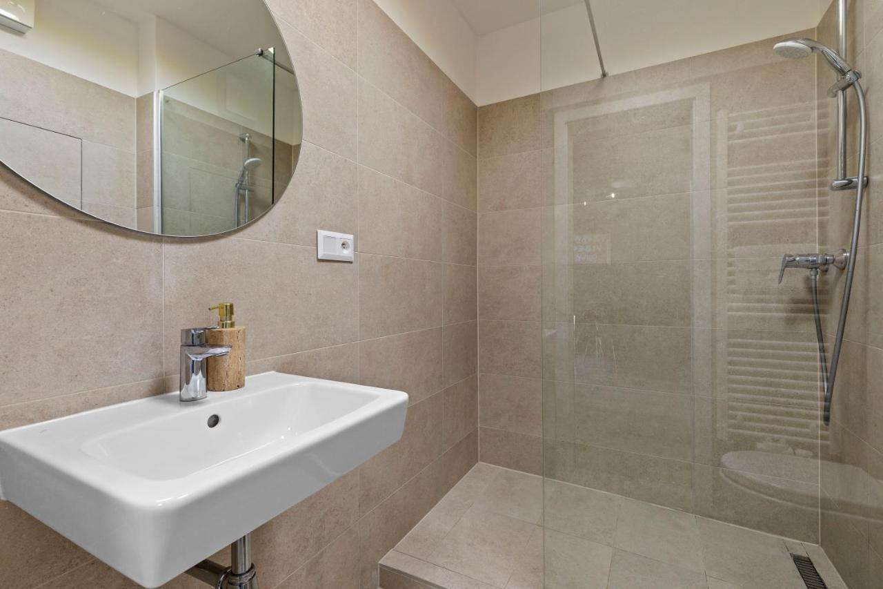 Lam Black - Ac - Balcony Apartment Братислава Екстериор снимка